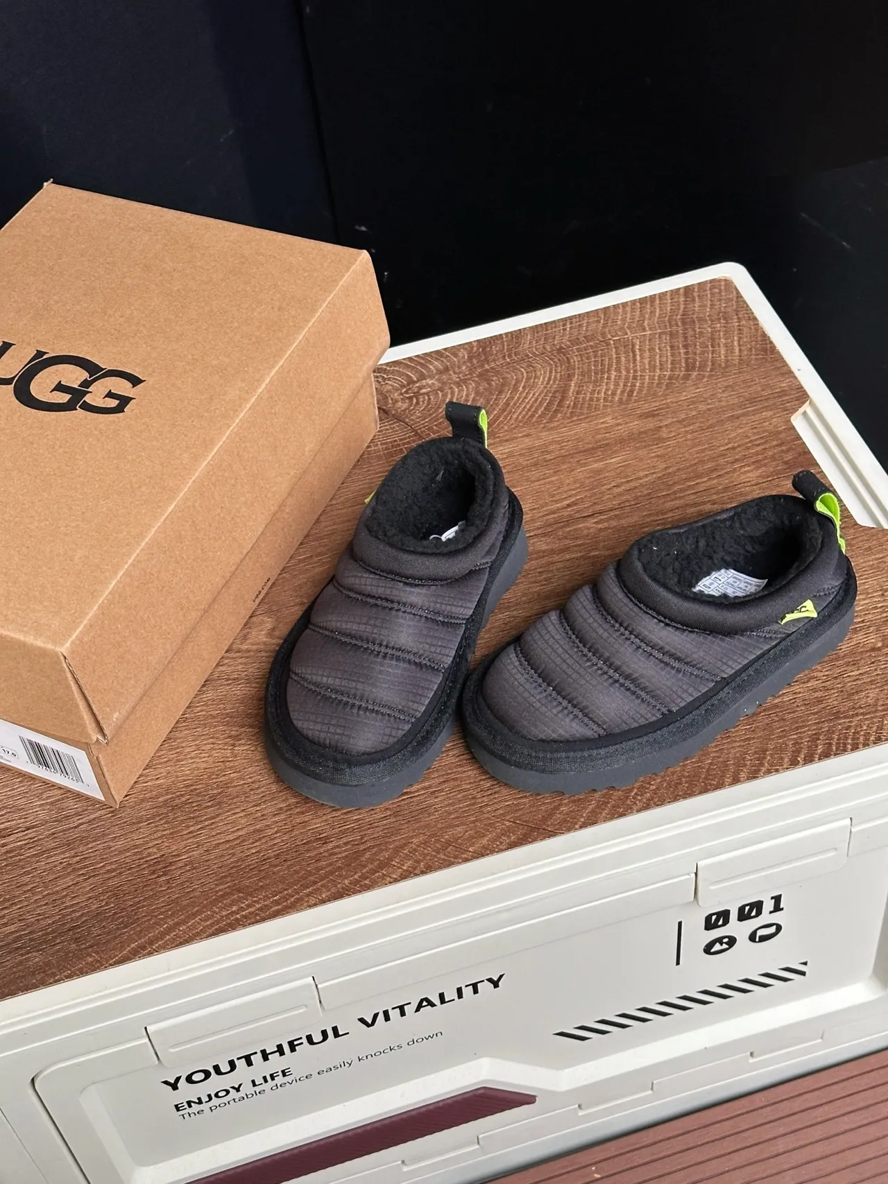 UGG Tasman Verde Ejército Blanco acolchado puffer superior forro de cordero cuello zapatos casuales 18