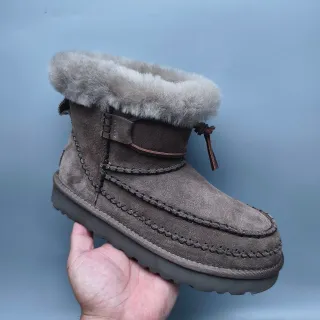 UGG Tasman 棕色麂皮羊毛衬里雪靴