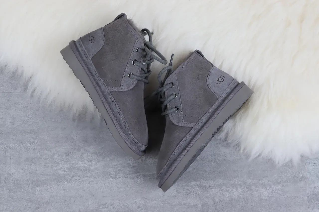 UGG Tasman চারকোল গ্রে সুয়েড শিয়ারলিং-লাইন্ড স্নো বুট 3