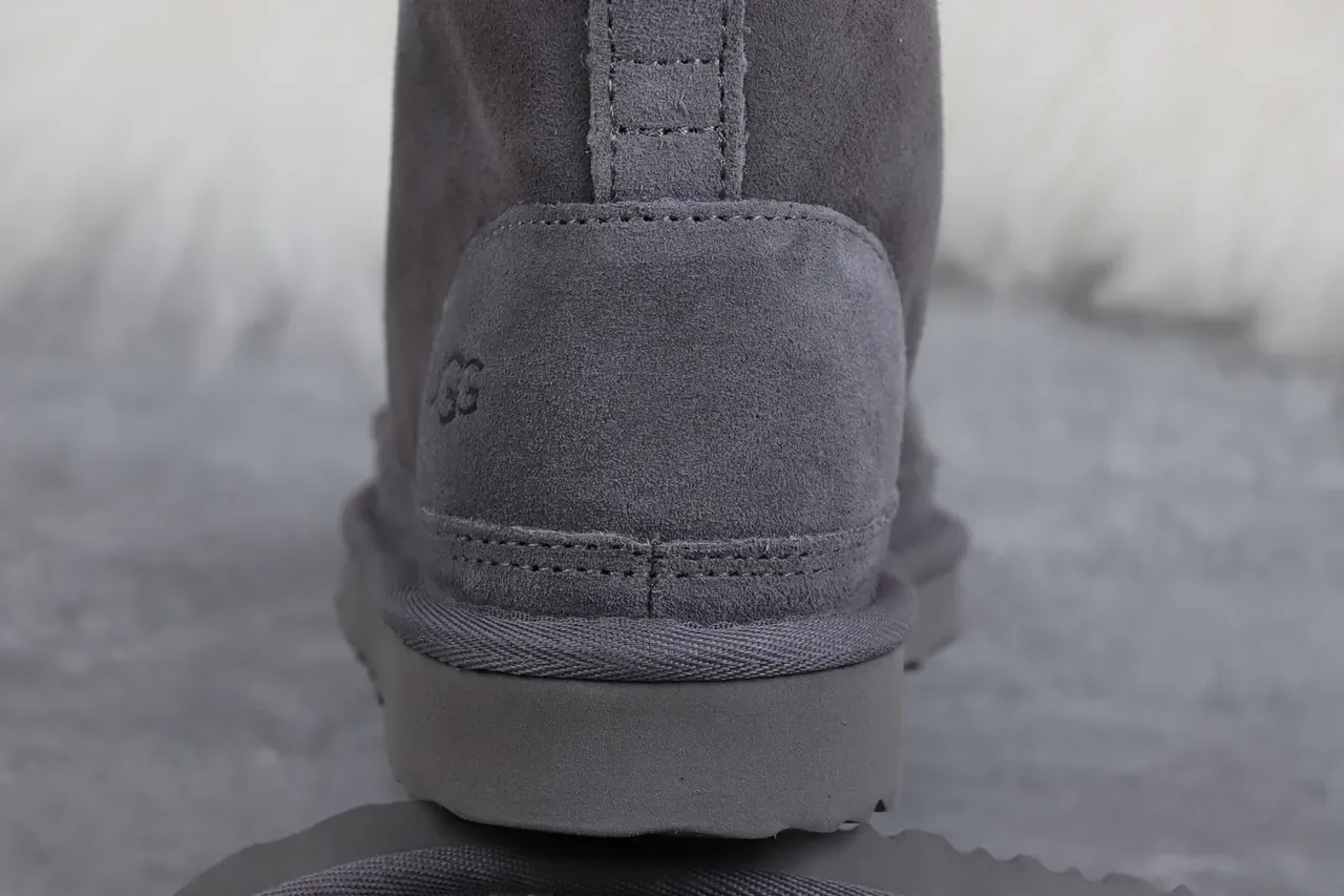 UGG Tasman চারকোল গ্রে সুয়েড শিয়ারলিং-লাইন্ড স্নো বুট 7
