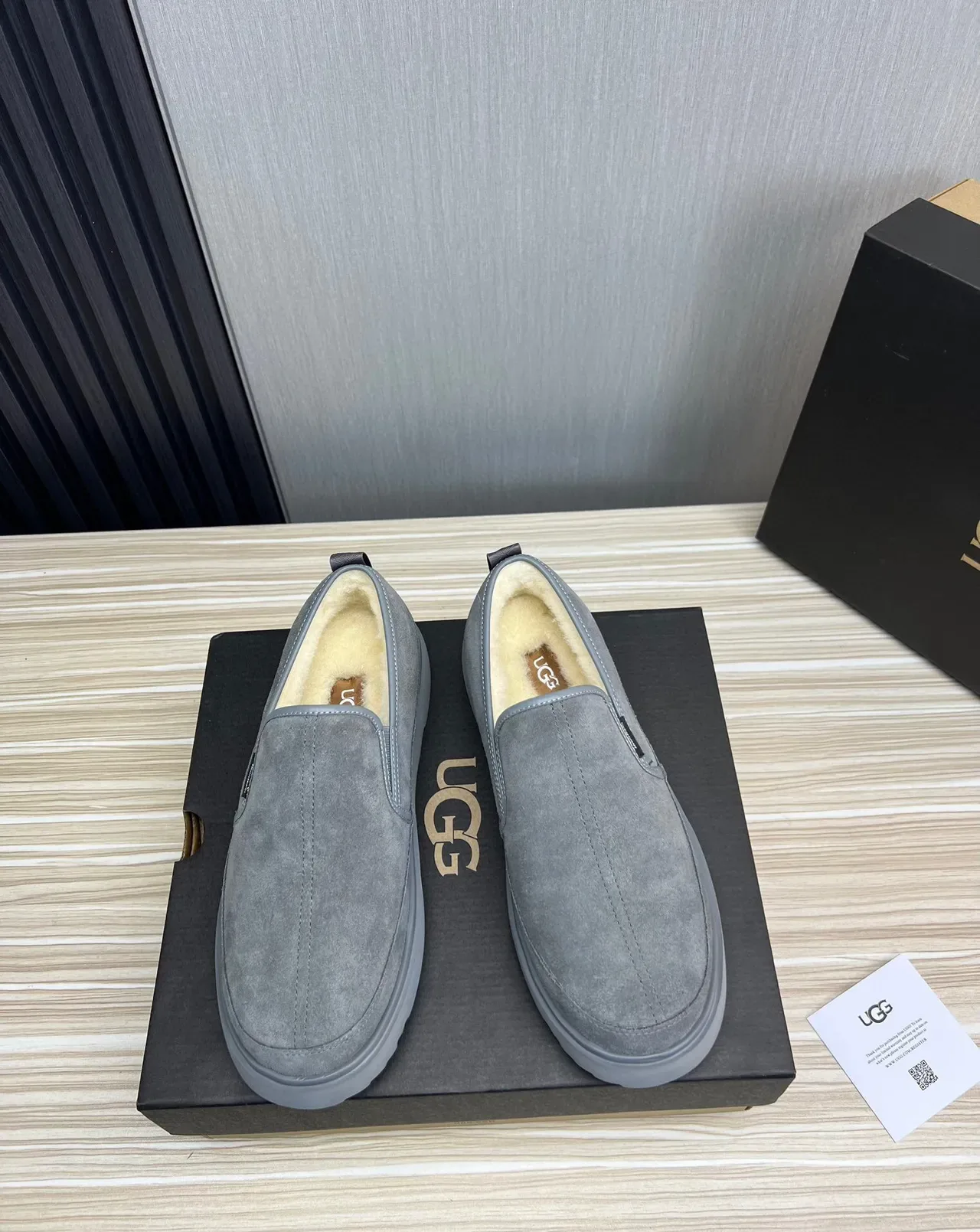 UGG Tasman 灰色 麂皮 羊毛内里 套脚 乐福鞋 2