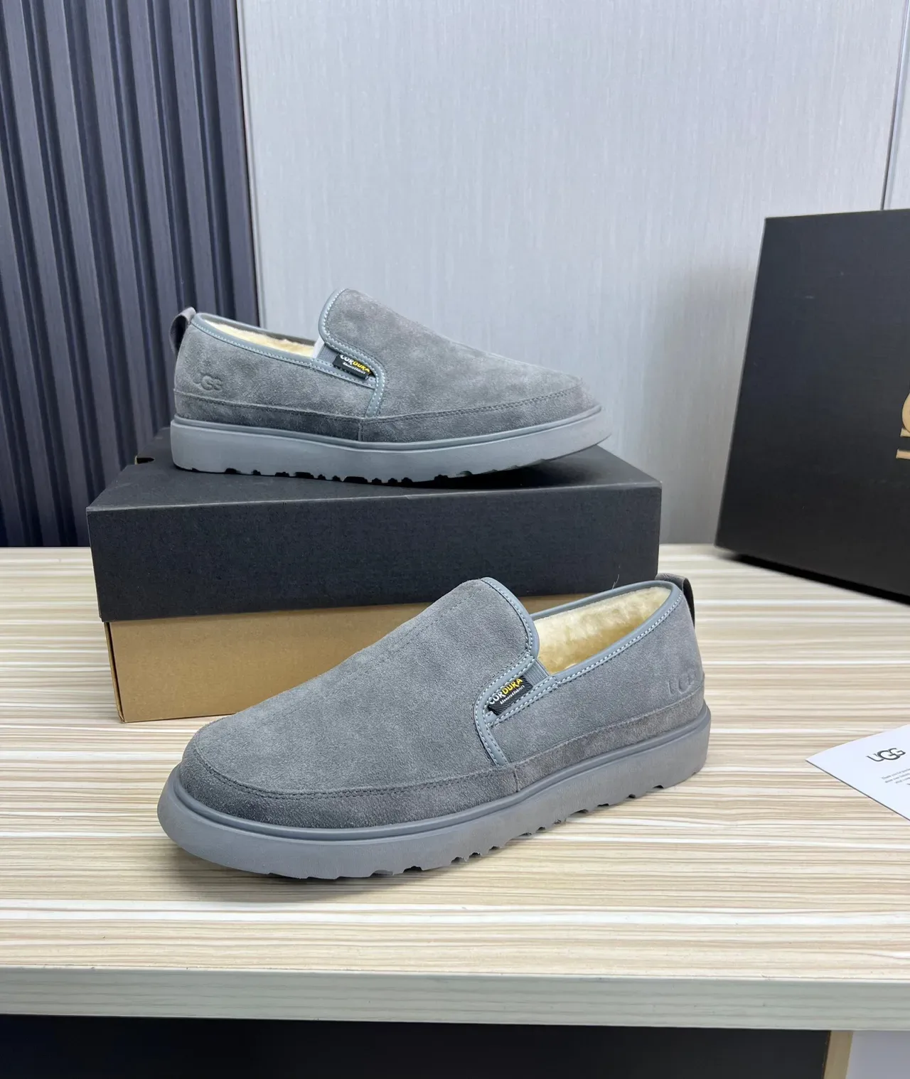 UGG Tasman 灰色 麂皮 羊毛内里 套脚 乐福鞋 3