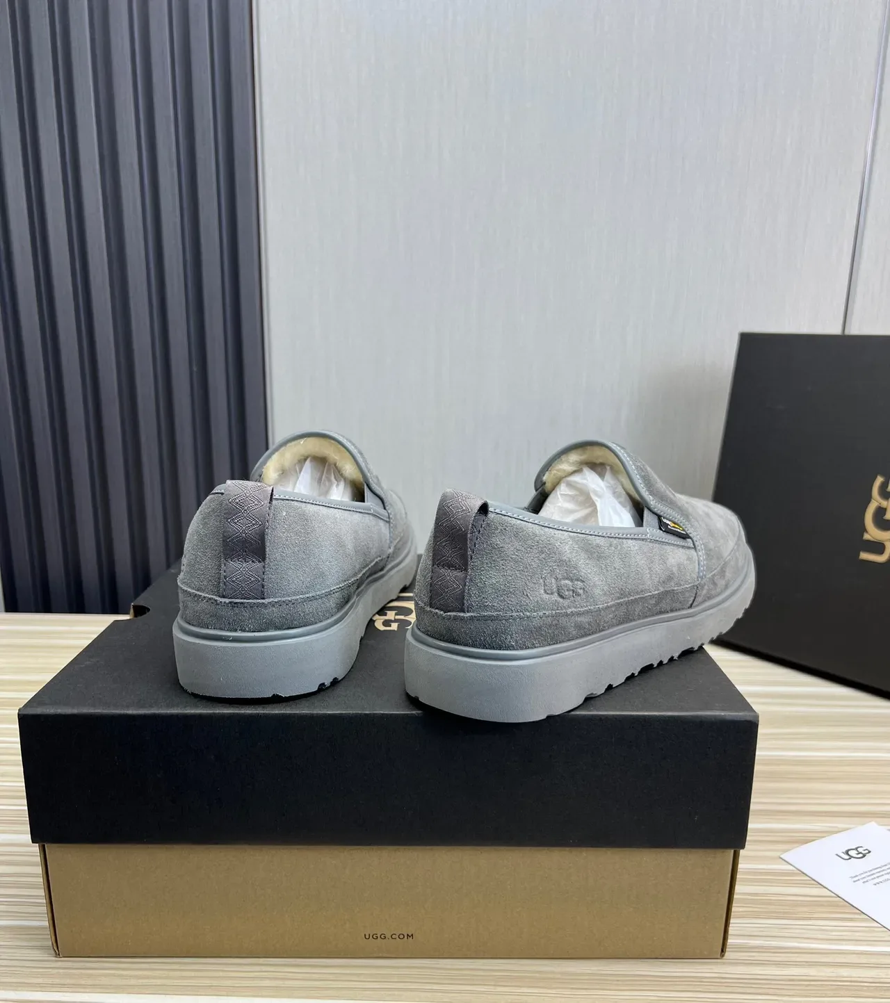 UGG Tasman 灰色 麂皮 羊毛内里 套脚 乐福鞋 4