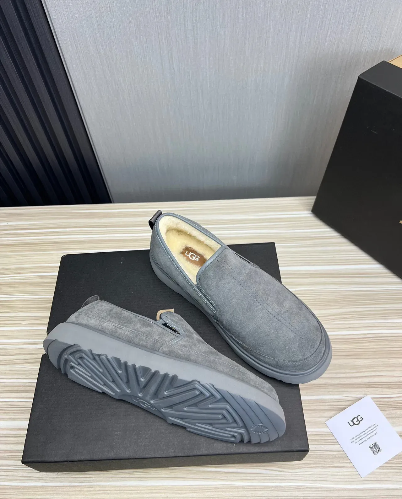 UGG Tasman 灰色 麂皮 羊毛内里 套脚 乐福鞋 5
