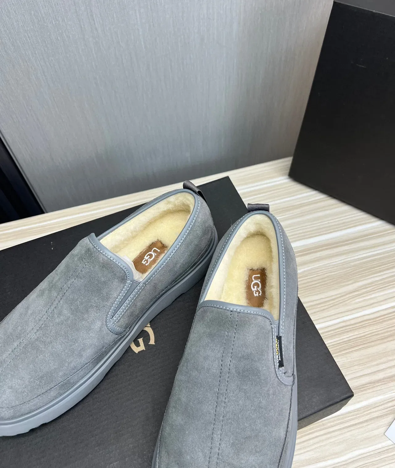 UGG Tasman 灰色 麂皮 羊毛内里 套脚 乐福鞋 7