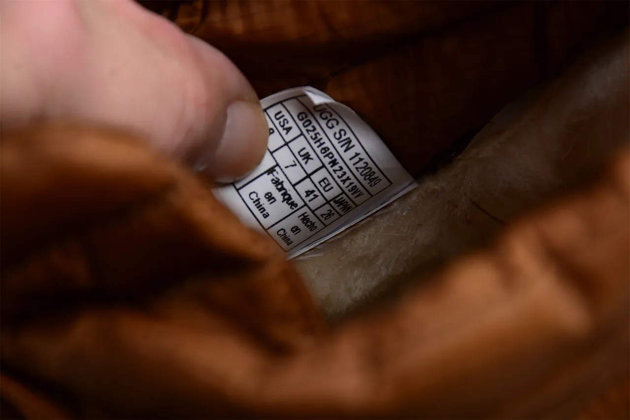 UGG Tasman Tan क्विल्टेड कॉलर स्नो बूट 3