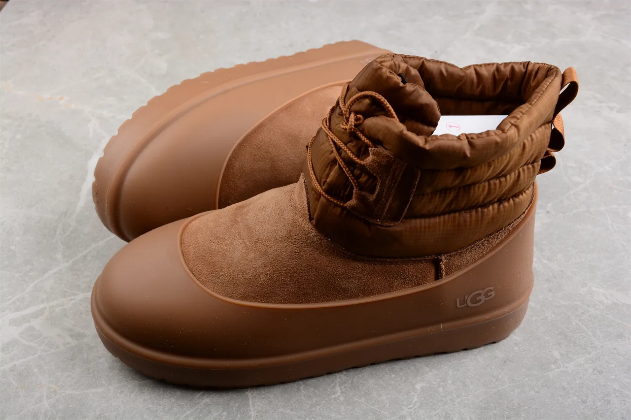 UGG Tasman Tan क्विल्टेड कॉलर स्नो बूट 8