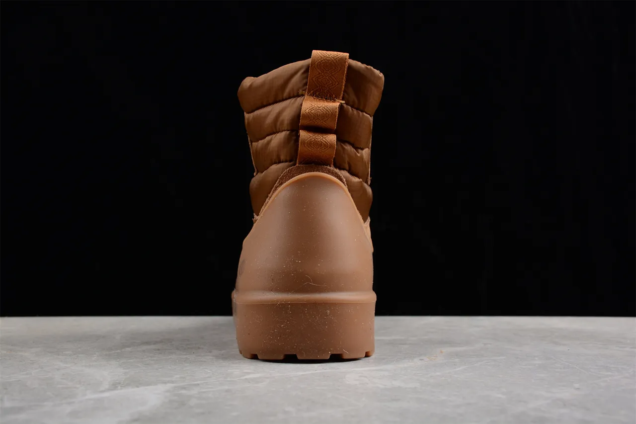 UGG Tasman Tan क्विल्टेड कॉलर स्नो बूट 9