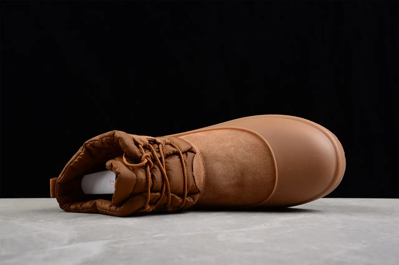 UGG Tasman Tan क्विल्टेड कॉलर स्नो बूट 11
