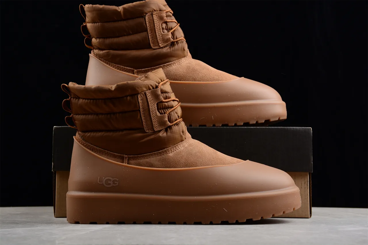 UGG Tasman Tan क्विल्टेड कॉलर स्नो बूट 14