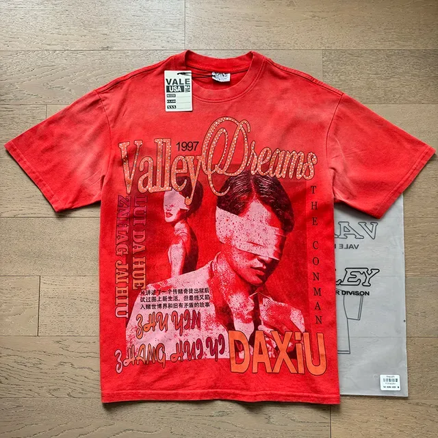 تي شيرت أحمر بطبعة جرافيك Vale Forever Valley Dreams 1997 4