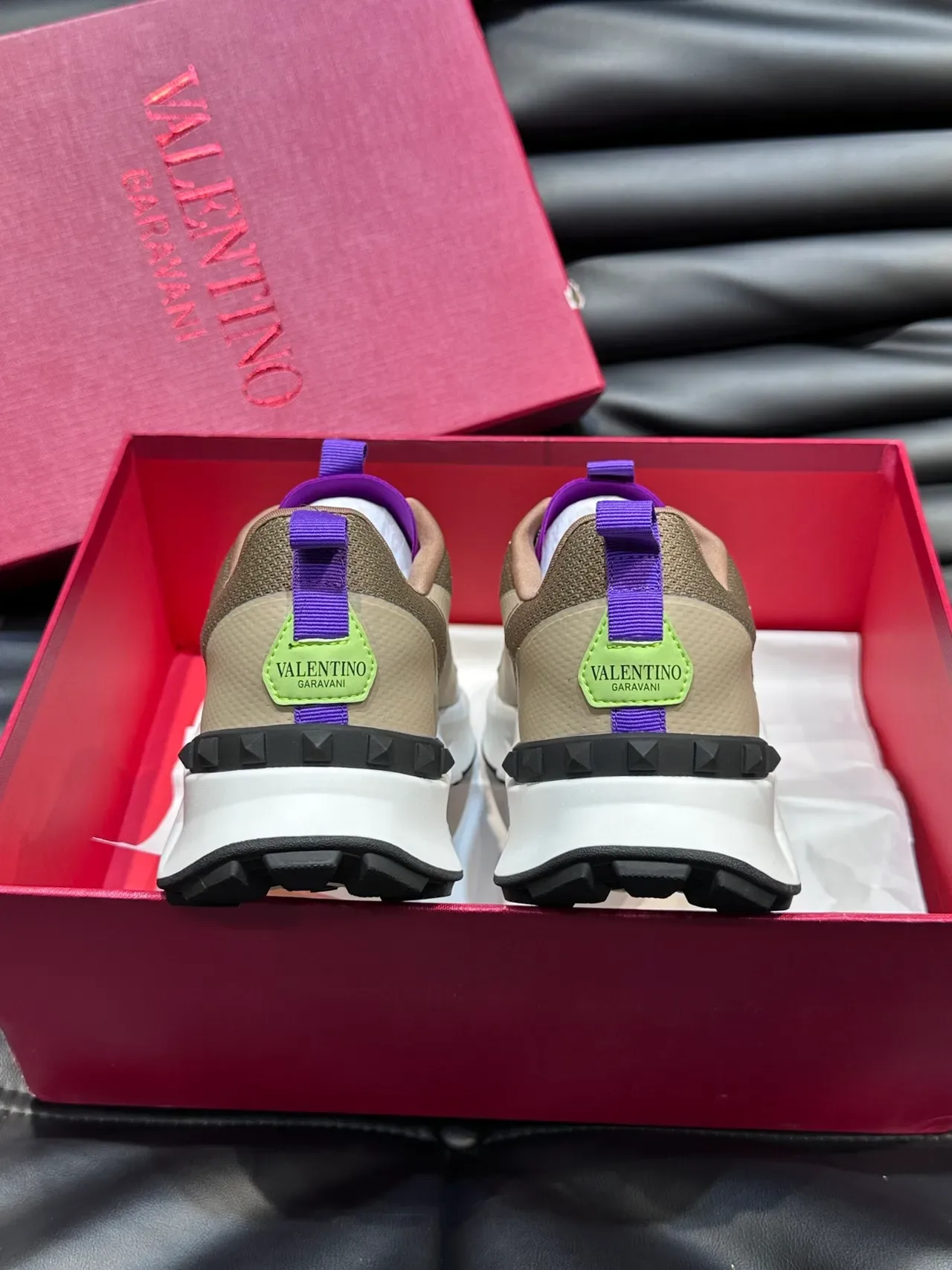 Valentino Beige Chunky Sneakers à semelle violette et Upper en Matériau Mixte 3