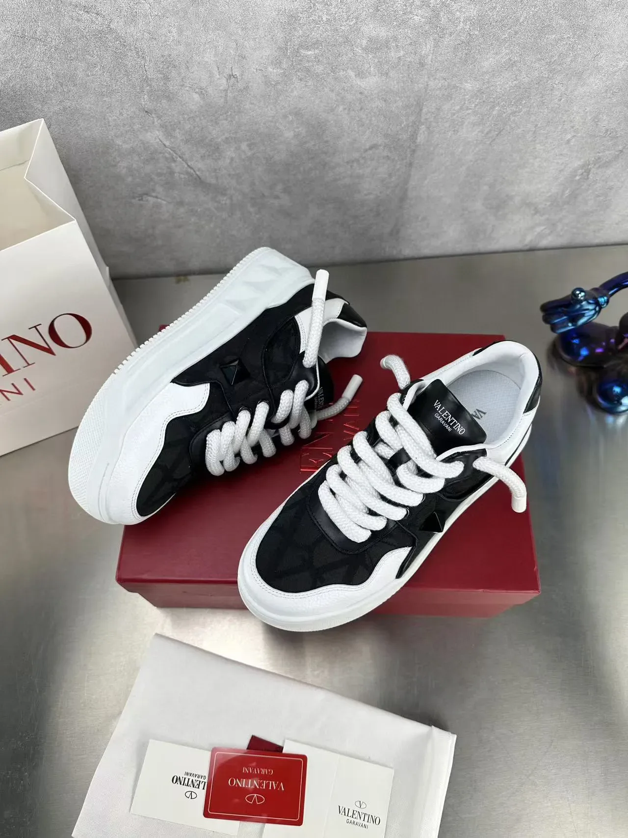 Valentino কালো সাদা মোটা প্ল্যাটফর্ম সোল কনট্রাস্ট লাইফস্টাইল স্নিকার্স 3