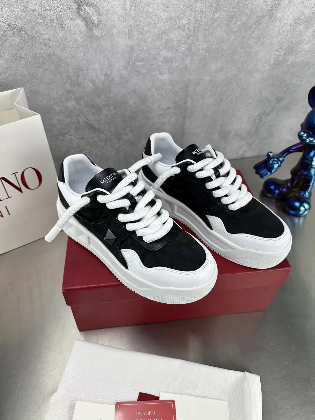 Valentino কালো সাদা মোটা প্ল্যাটফর্ম সোল কনট্রাস্ট লাইফস্টাইল স্নিকার্স 7