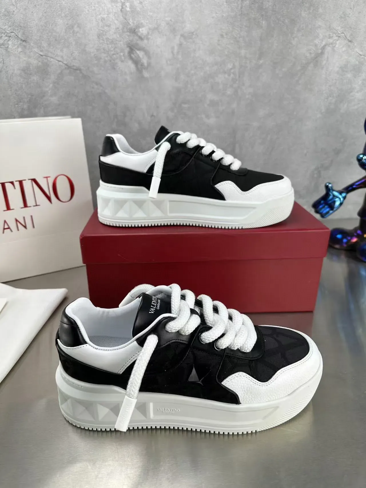 Valentino কালো সাদা মোটা প্ল্যাটফর্ম সোল কনট্রাস্ট লাইফস্টাইল স্নিকার্স 8