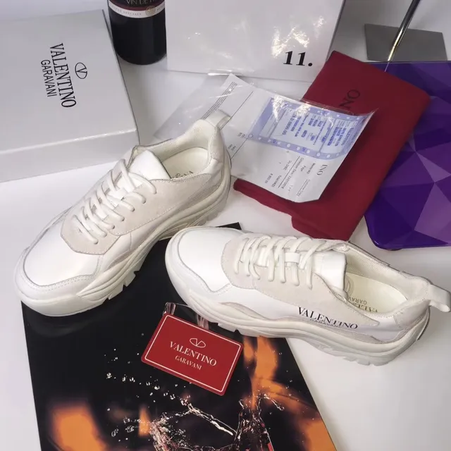 Valentino Garavani Zapatillas chunky blancas y beige 3
