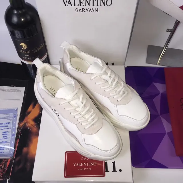 Valentino Garavani Zapatillas chunky blancas y beige 4