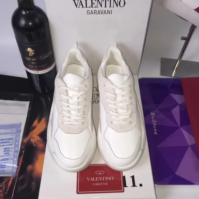 Valentino Garavani Zapatillas chunky blancas y beige 5