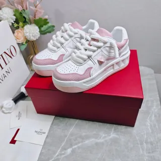 Valentino Rockstud Tênis Lifestyle Rosa e Branco