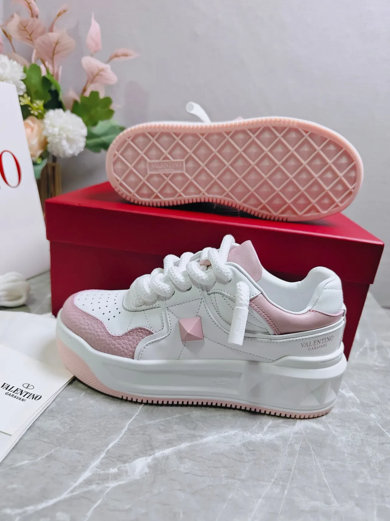 Valentino Rockstud গোলাপি ও সাদা লাইফস্টাইল স্নিকার 5