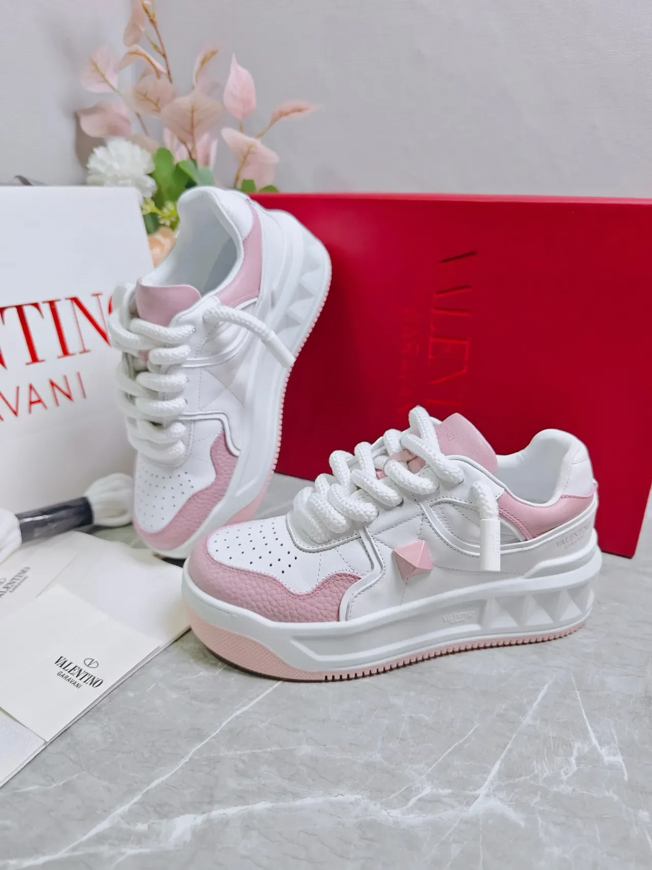Valentino Rockstud গোলাপি ও সাদা লাইফস্টাইল স্নিকার 6
