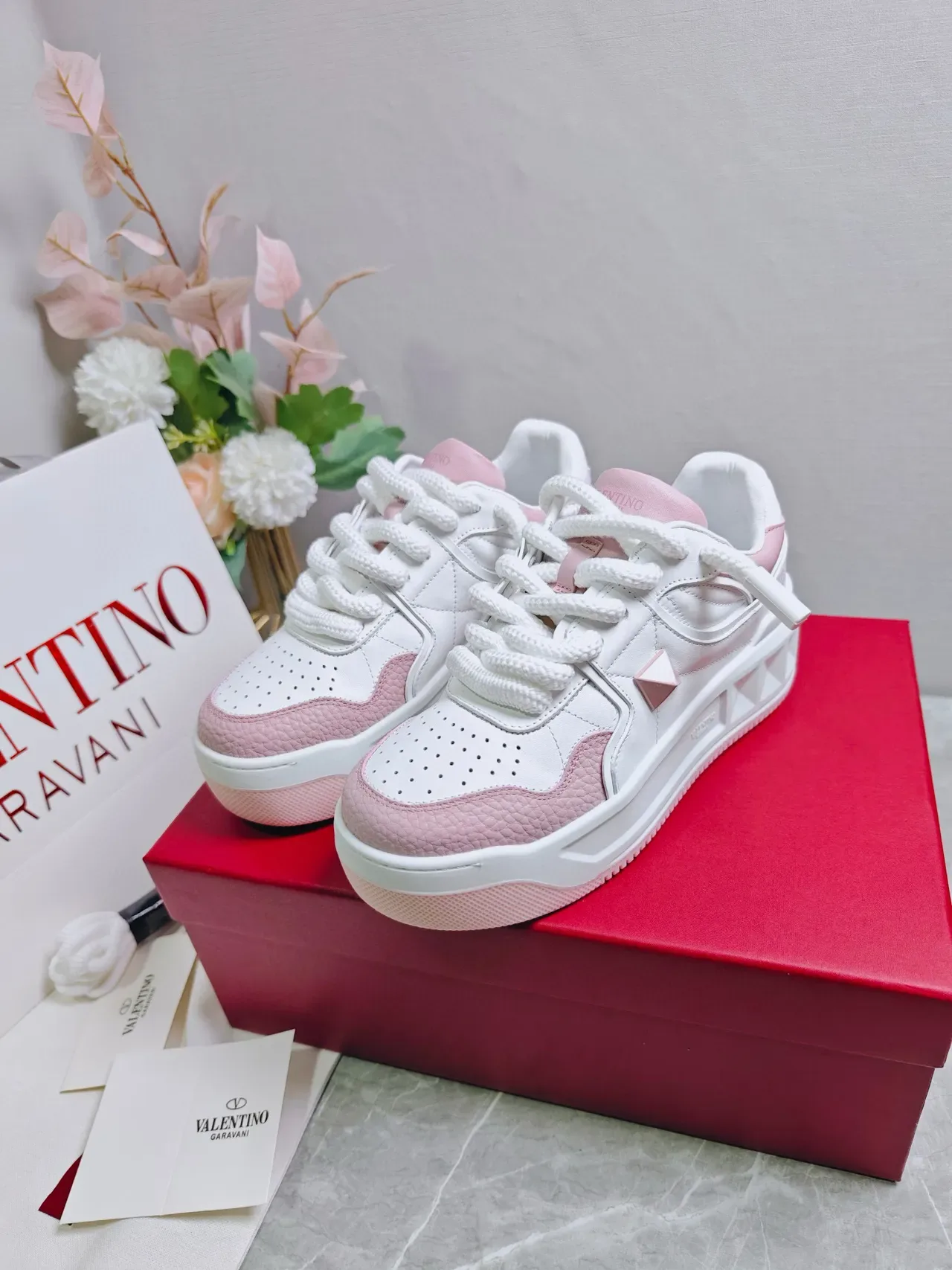 Valentino Rockstud গোলাপি ও সাদা লাইফস্টাইল স্নিকার 8