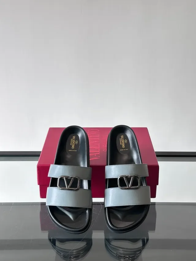 Valentino Rockstud Slide صنادل جلدية مع حزامين مزدوجين مسطحة كاجوال 3