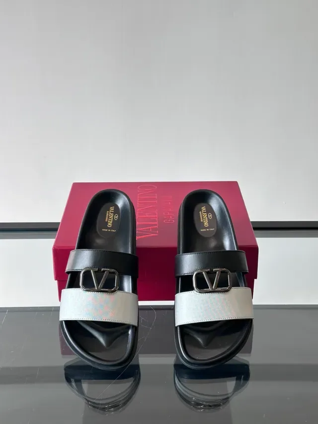 Valentino Rockstud Slide صنادل جلدية مع حزامين مزدوجين مسطحة كاجوال 5