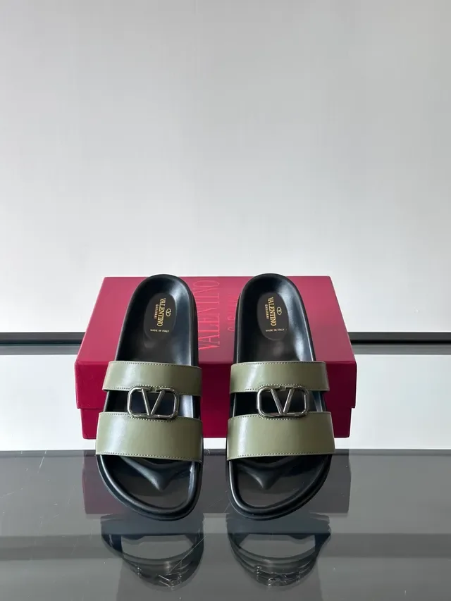 Valentino Rockstud Slide صنادل جلدية مع حزامين مزدوجين مسطحة كاجوال 6