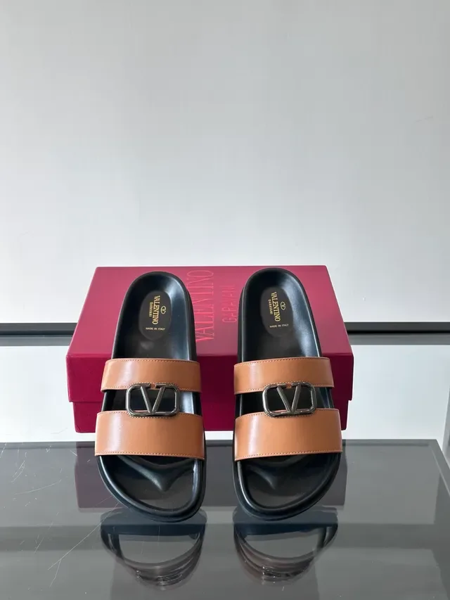 Valentino Rockstud Slide صنادل جلدية مع حزامين مزدوجين مسطحة كاجوال 7