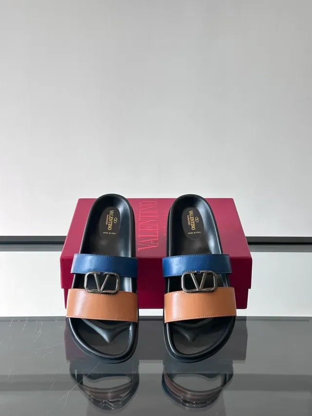 Valentino Rockstud Slide صنادل جلدية مع حزامين مزدوجين مسطحة كاجوال 8