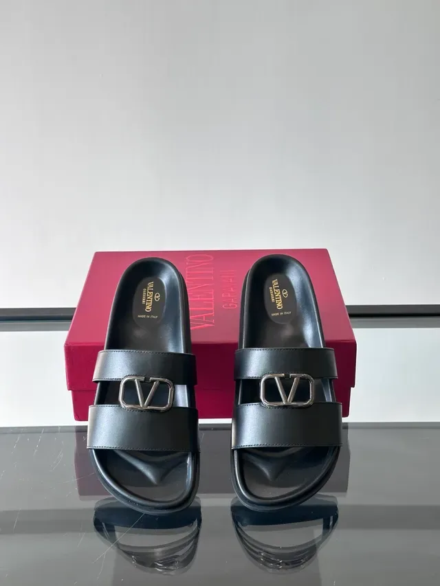 Valentino Rockstud Slide صنادل جلدية مع حزامين مزدوجين مسطحة كاجوال 9