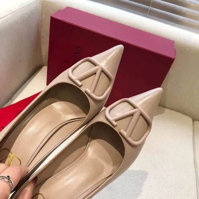 Valentino VLogo Beige Gold Pointed-Toe Stiletto Heel Pump 7
