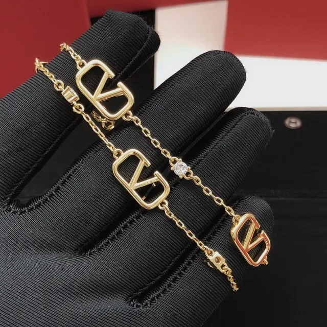 Valentino VLogo Gold Silver Chain Repeating Links Necklace 2
