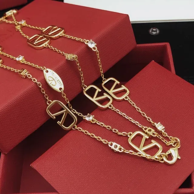 Valentino VLogo Gold Silver Chain Repeating Links Necklace 4