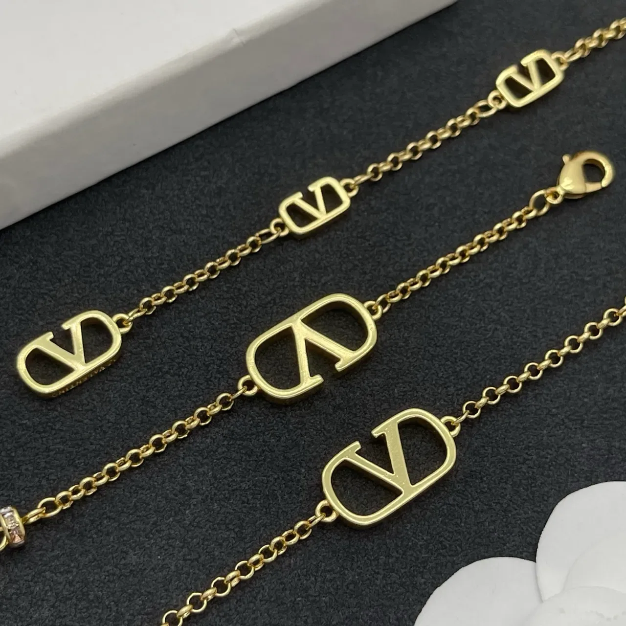 Valentino VLogo Collar Cadena de Oro y Plata Motivos Abiertos 4