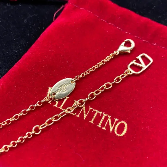 Valentino VLogo Pavé क्रिस्टल गोल्ड टोन चेन नेकलेस 3