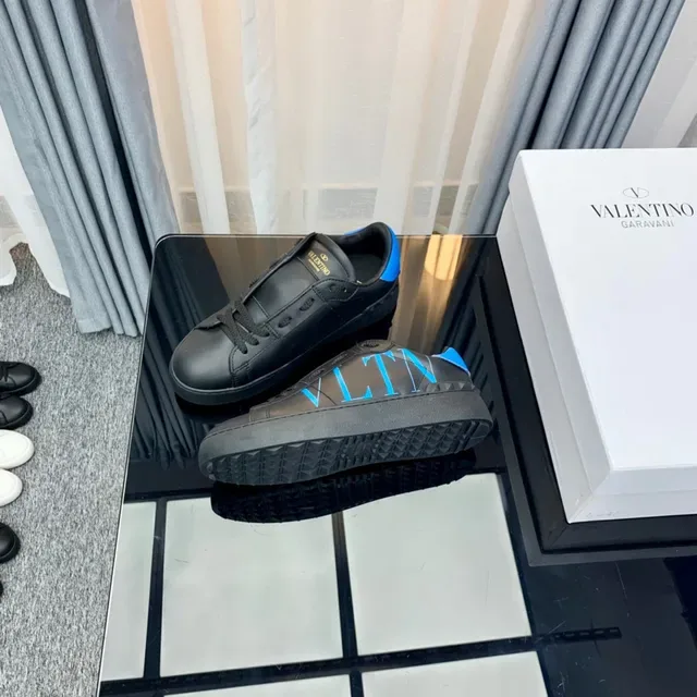 Valentino VLTN কালো এবং নীল লাইফস্টাইল স্নিকার 2