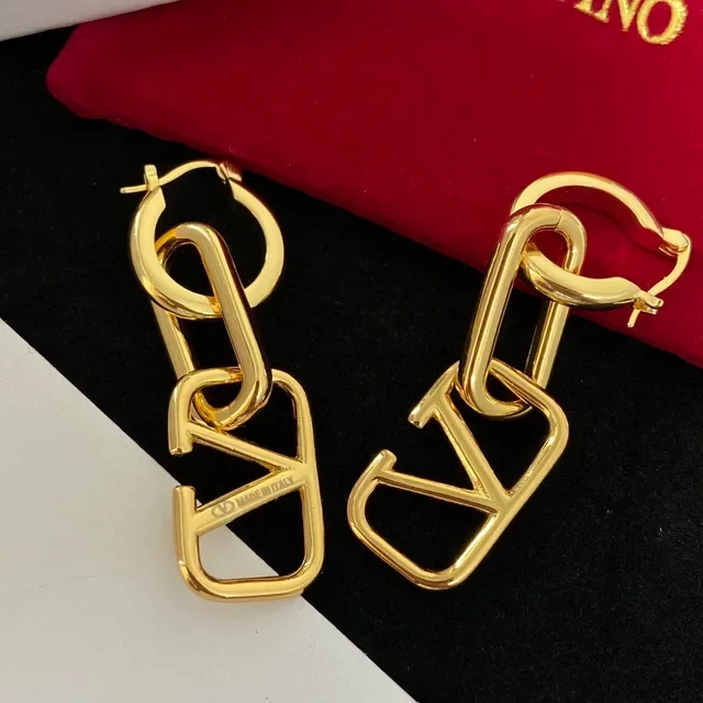 Valentino VLTN সোনালি লিংক চেইন লোগো কানের দুল 2