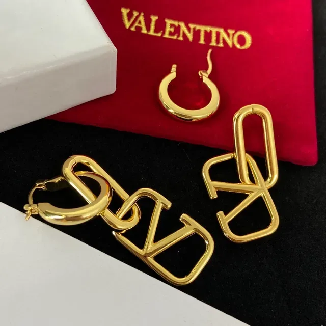 Valentino VLTN সোনালি লিংক চেইন লোগো কানের দুল 3