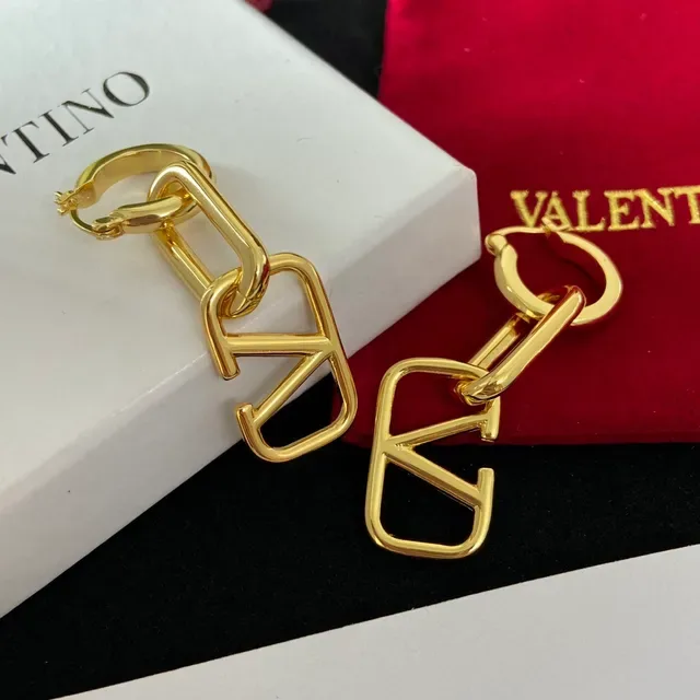 Valentino VLTN সোনালি লিংক চেইন লোগো কানের দুল 5