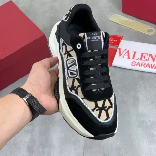 Valentino VLTN Monogram কালো বেইজ চাঙ্কি স্নিকার
