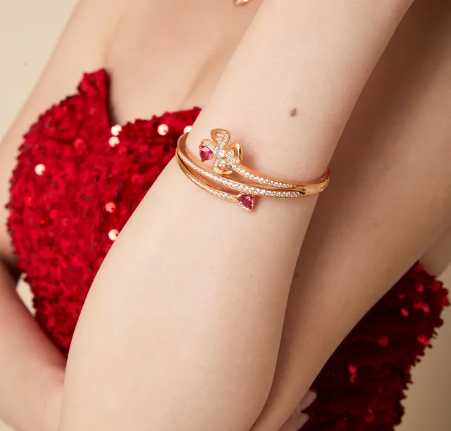 Van Cleef & Arpels Alhambra 心形红宝石钻石黄金手链 2