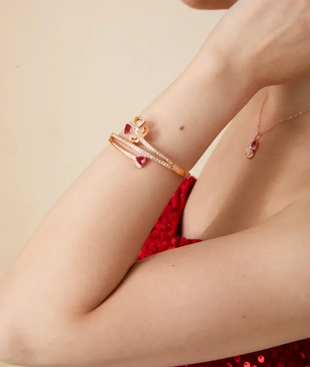 Van Cleef & Arpels Alhambra 心形红宝石钻石黄金手链 8