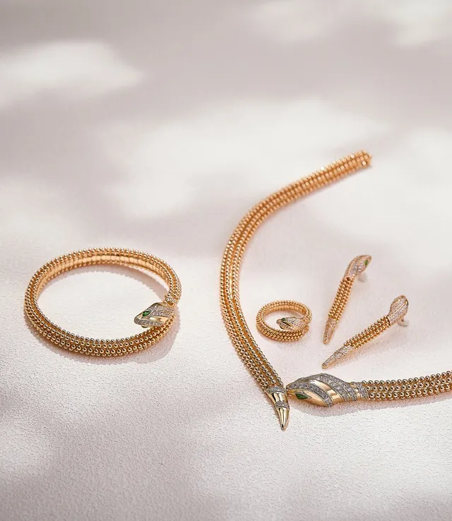 Van Cleef & Arpels Serpent Bohème मल्टी-स्ट्रैंड बीडेड सोने का हार 3