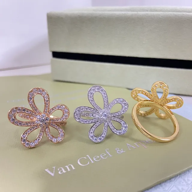 Van Cleef & Arpels Alhambra Five-Petal Diamond Floral Ring 2