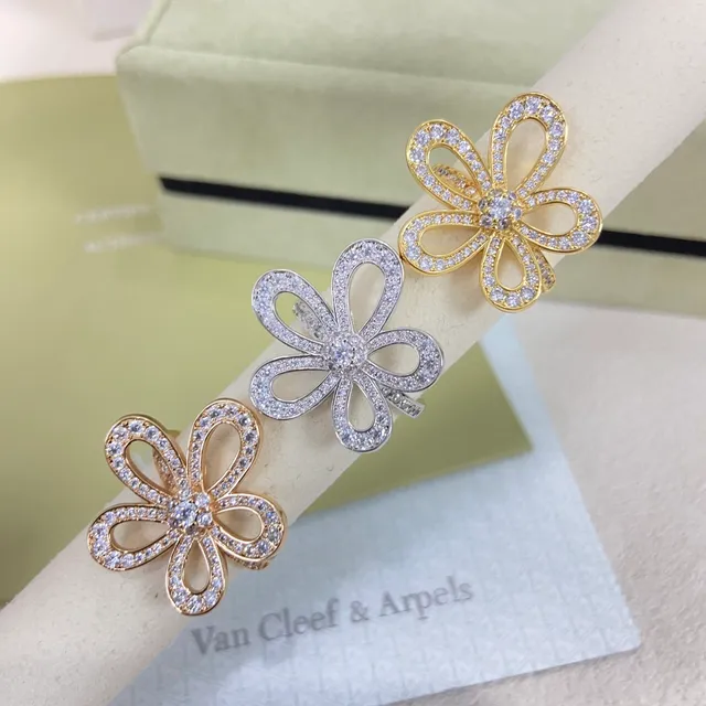 Van Cleef & Arpels Alhambra Five-Petal Diamond Floral Ring 6