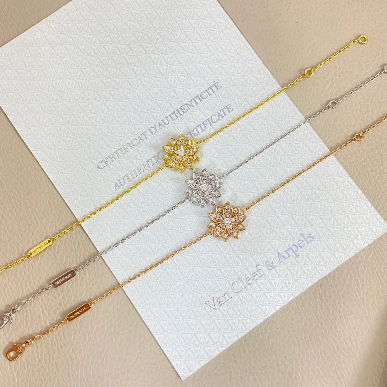 Van Cleef & Arpels Alhambra 黄金银色 花朵吊坠 帕维镶嵌水晶手链 2