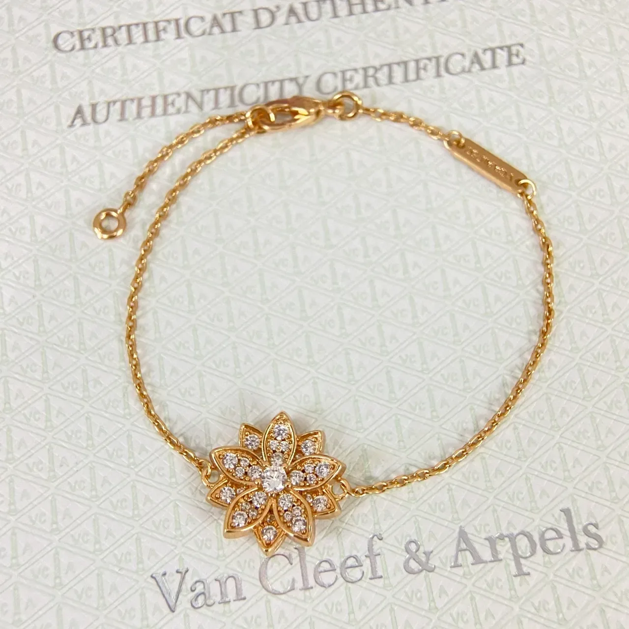 Van Cleef & Arpels Alhambra 黄金银色 花朵吊坠 帕维镶嵌水晶手链 4