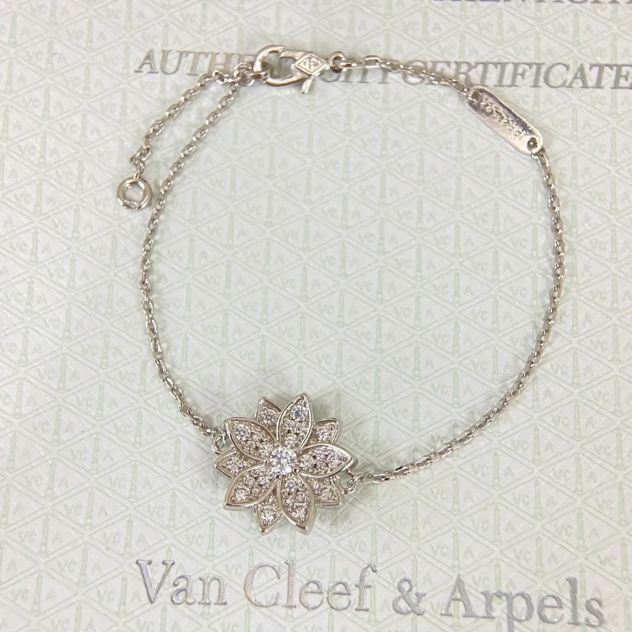 Van Cleef & Arpels Alhambra 黄金银色 花朵吊坠 帕维镶嵌水晶手链 6